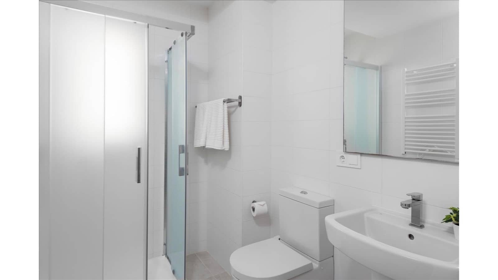 2 makuuhuone Huoneisto myytävänä paikassa Estepona mukana uima-altaan - 400 000 € (Ref: 9683477)