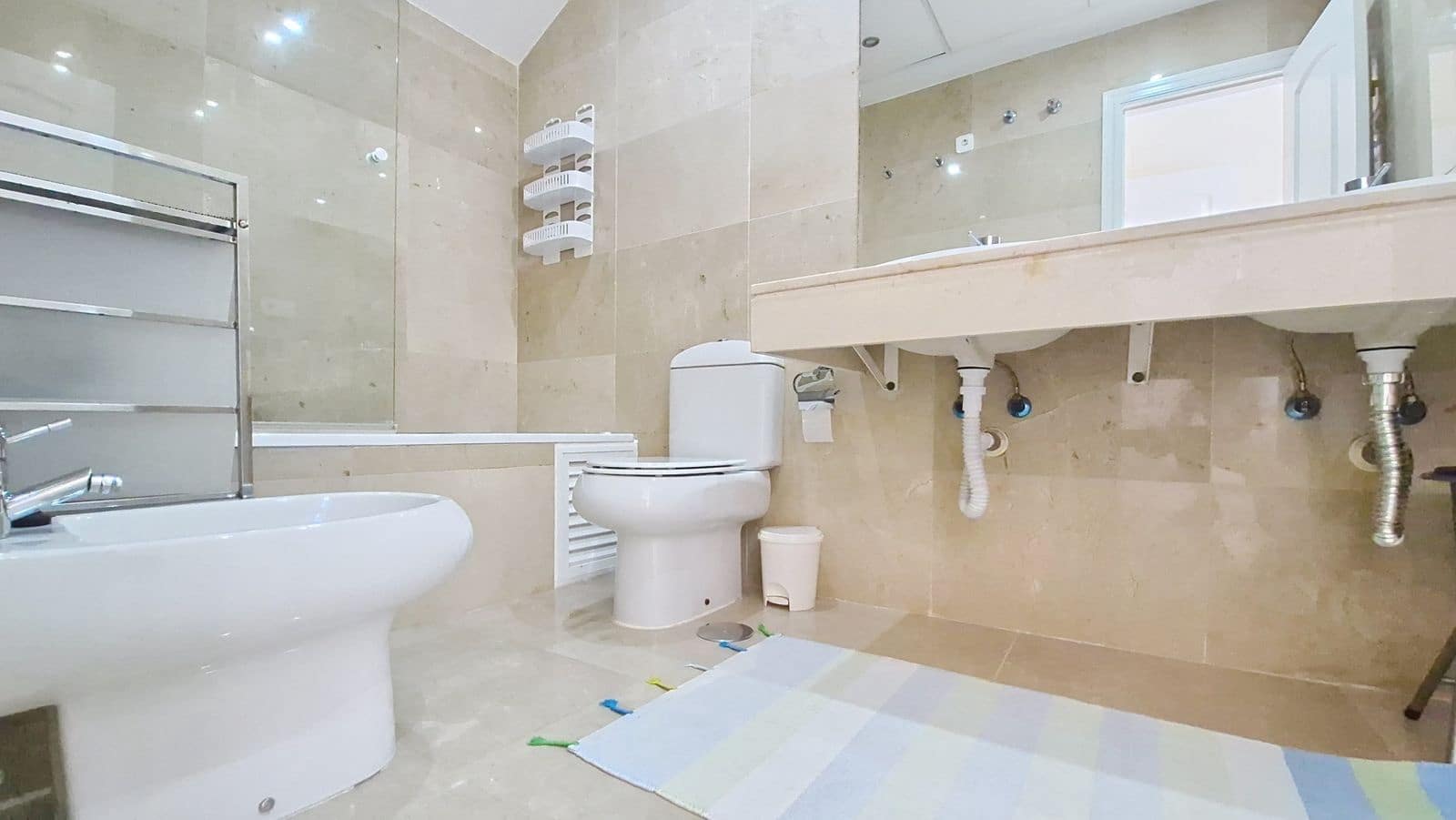 3 soveværelse Penthouse til salg i La Duquesa / Puerto de la Duquesa med swimmingpool - € 395.000 (Ref: 9683494)