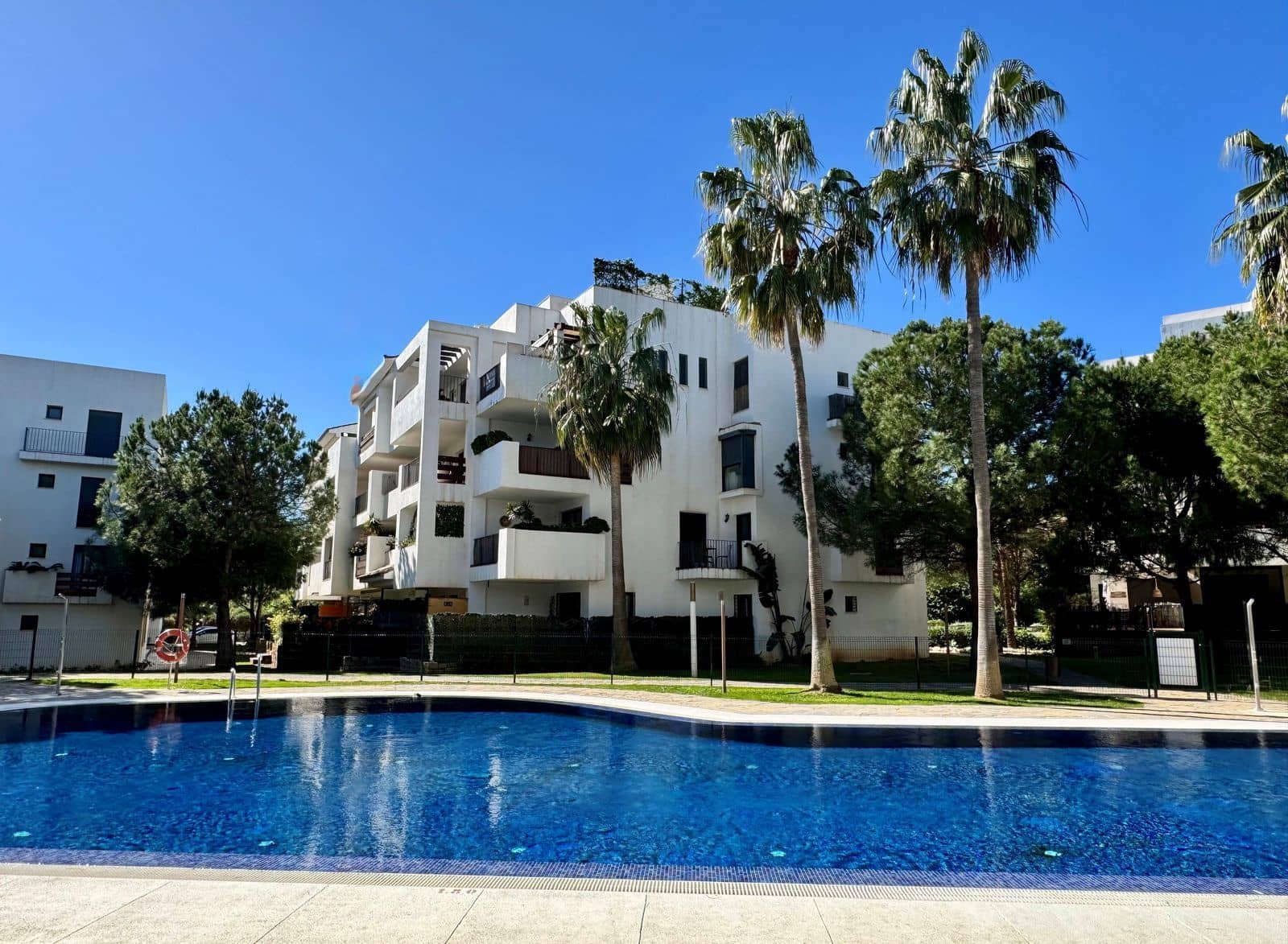 2 Zimmer Apartment zu verkaufen in La Cala de Mijas mit Pool - 365.000 € (Ref: 9683503)