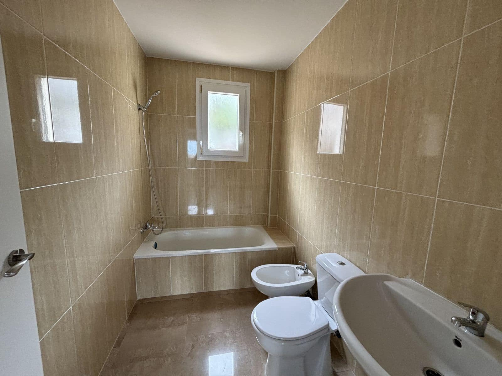 3 soveværelse Lejlighed til salg i La Duquesa / Puerto de la Duquesa med swimmingpool - € 258.000 (Ref: 9683808)