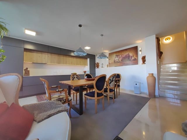 3 makuuhuone Huoneisto myytävänä paikassa Estepona mukana uima-altaan - 430 000 € (Ref: 9683810)