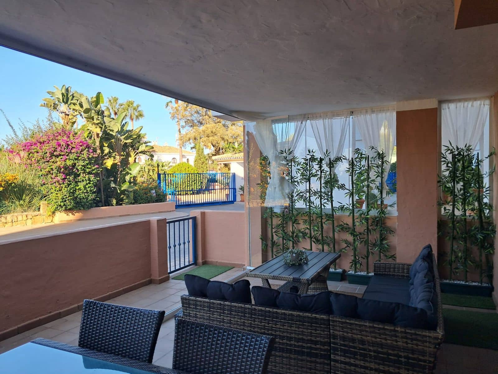 2 soveværelse Lejlighed til salg i La Duquesa / Puerto de la Duquesa med swimmingpool - € 369.000 (Ref: 9687257)