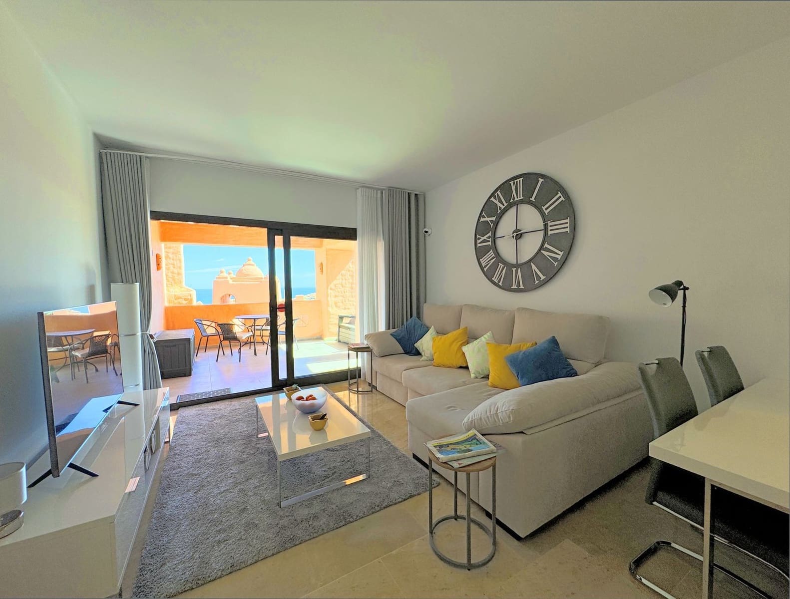 2 soveværelse Lejlighed til salg i La Duquesa / Puerto de la Duquesa med swimmingpool - € 315.000 (Ref: 9691381)