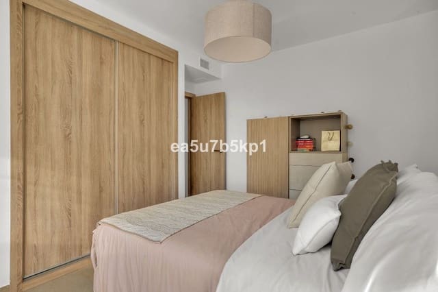 Ático de 2 habitaciones en Estepona en venta - 475.000 € (Ref: 9691582)