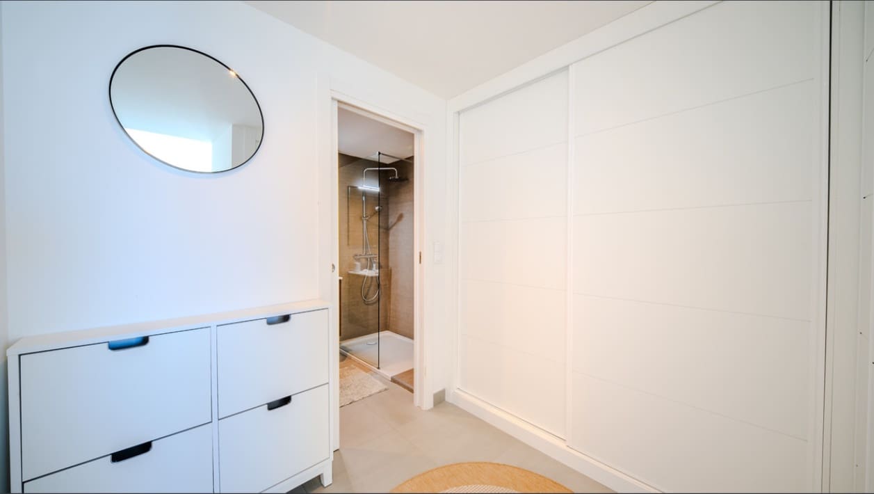 2 slaapkamer Penthouse te koop in La Duquesa / Puerto de la Duquesa met zwembad - € 365.000 (Ref: 9727493)