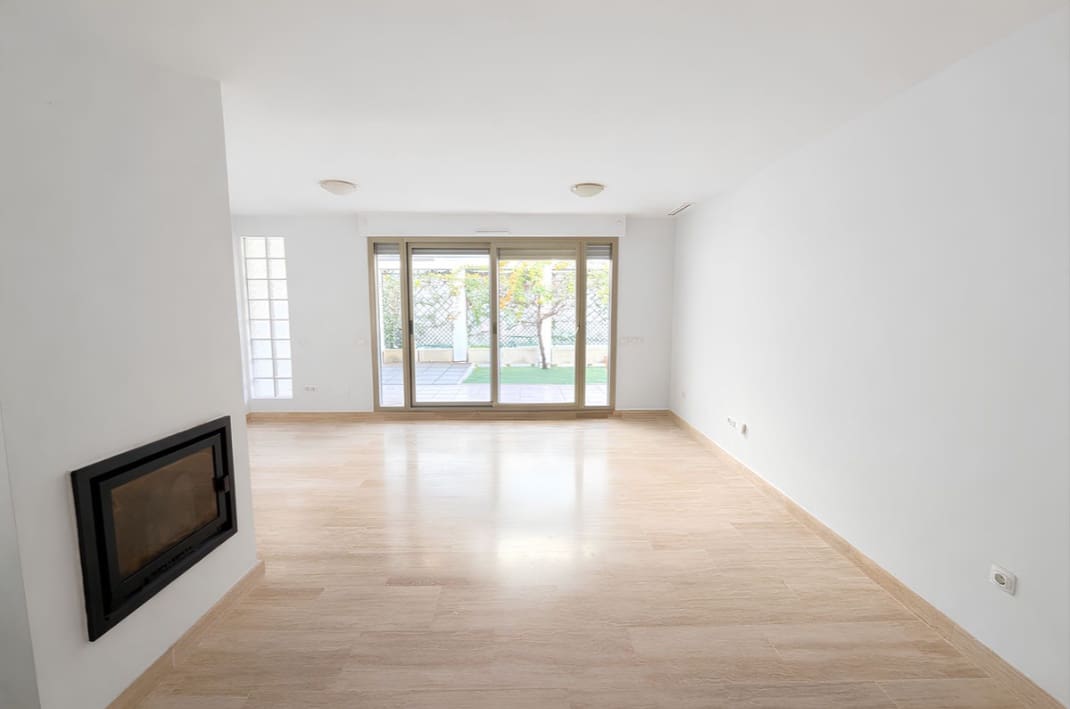 3 bedroom Apartment for sale in La Cala de Mijas with pool - € 409,000 (Ref: 9733698)