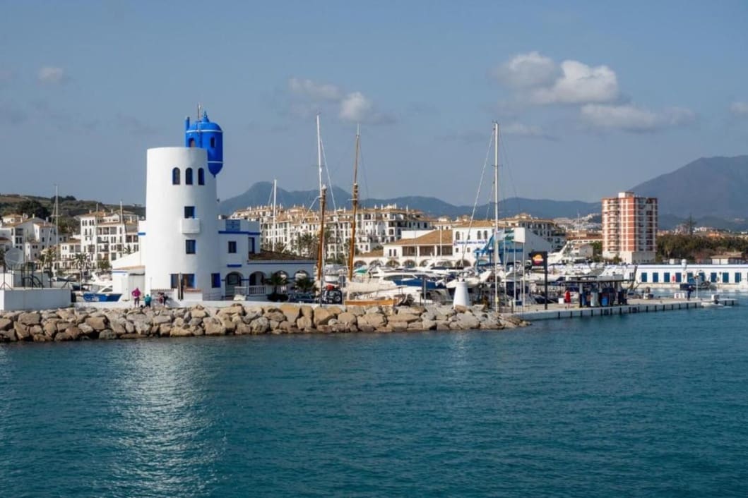 2 chambre Appartement à vendre à La Duquesa / Puerto de la Duquesa - 285 000 € (Ref: 9736072)