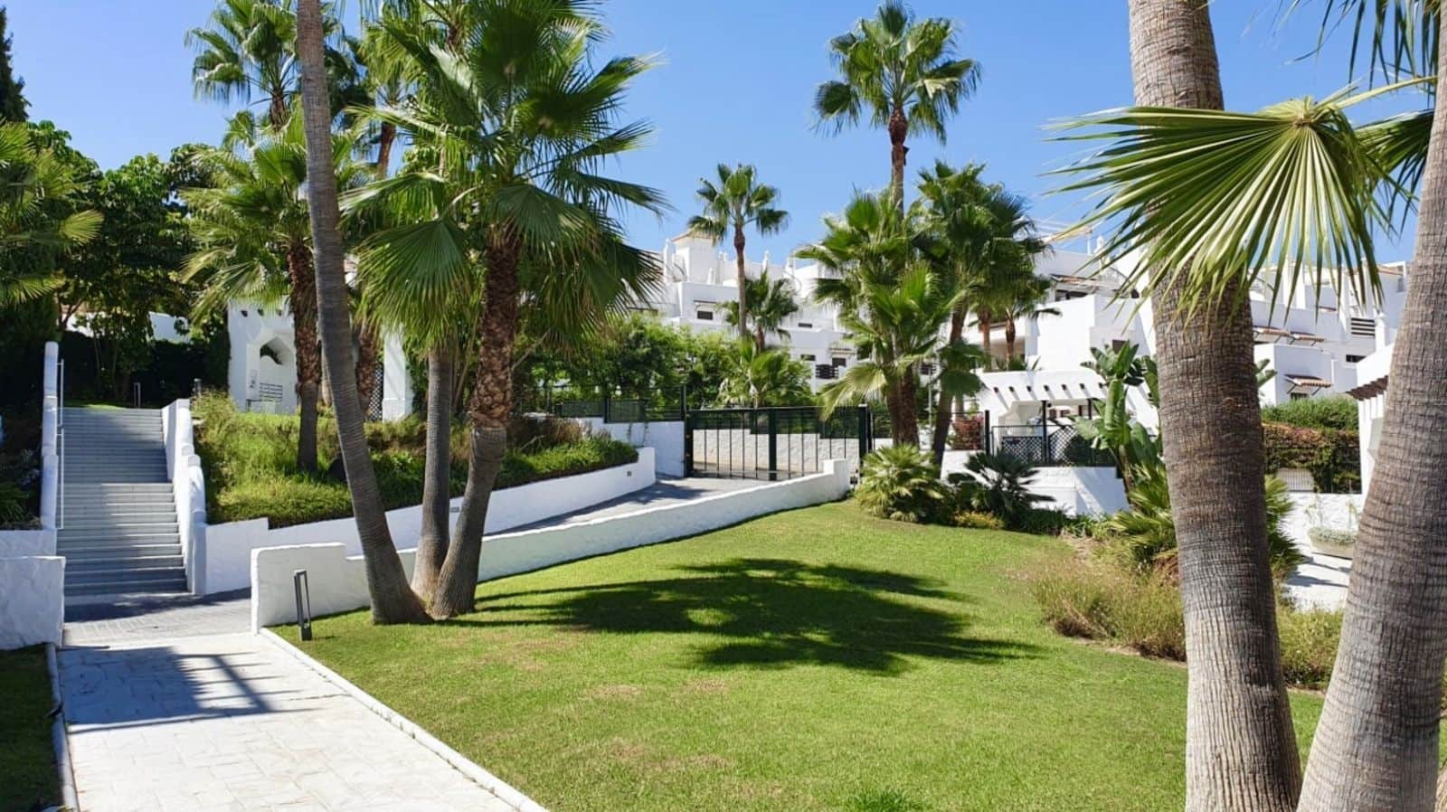 3 bedroom Apartment for sale in New Golden Mile with pool - € 450,000 (Ref: 9740167)