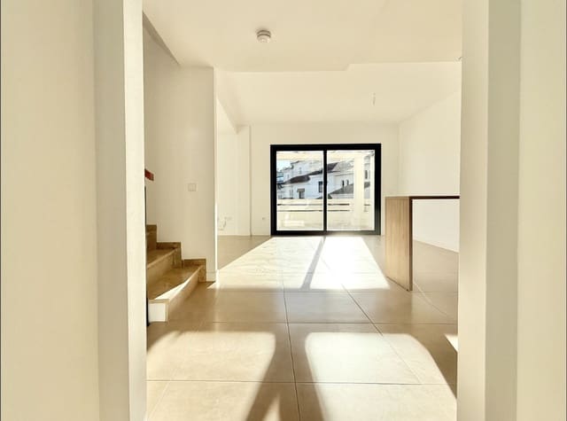 Casa de 3 habitaciones en Atalaya-Isdabe, Estepona en venta con piscina garaje - 495.000 € (Ref: 9740223)