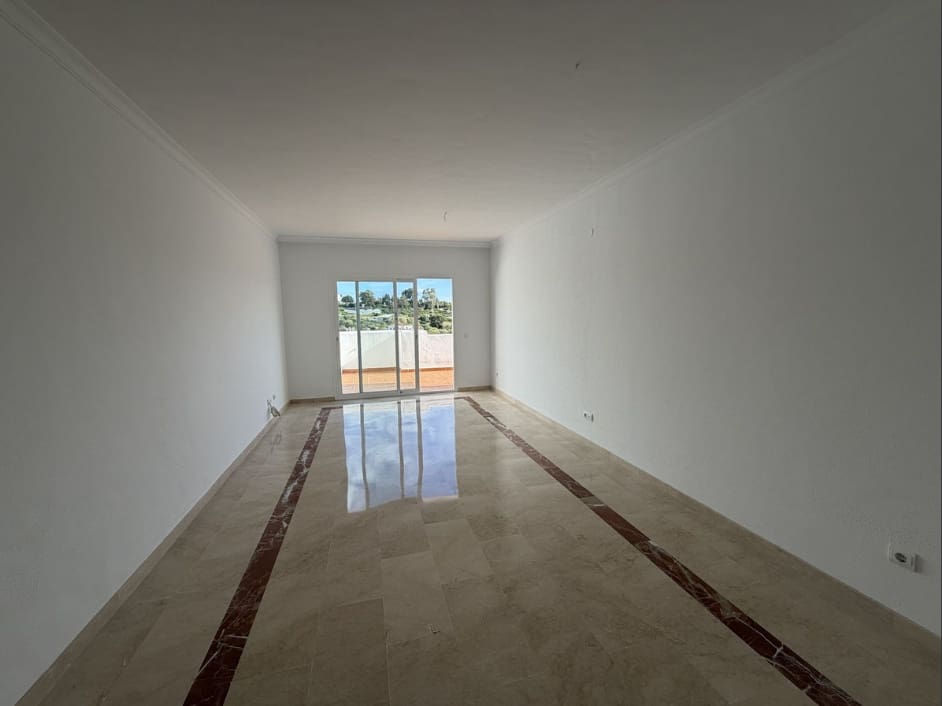 3 slaapkamer Penthouse te koop in New Golden Mile met zwembad garage - € 375.000 (Ref: 9743015)