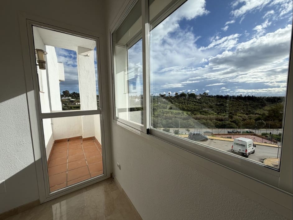 3 slaapkamer Penthouse te koop in New Golden Mile met zwembad garage - € 375.000 (Ref: 9743015)