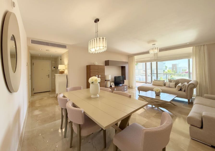 3 sovrum Lägenhet till salu i La Duquesa / Puerto de la Duquesa med pool garage - 398 000 € (Ref: 9744277)