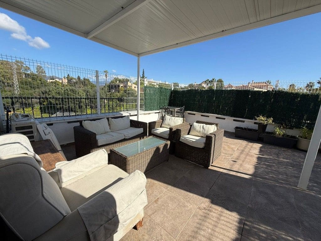 Pareado de 3 habitaciones en Estepona en venta con piscina - 358.000 € (Ref: 9744294)