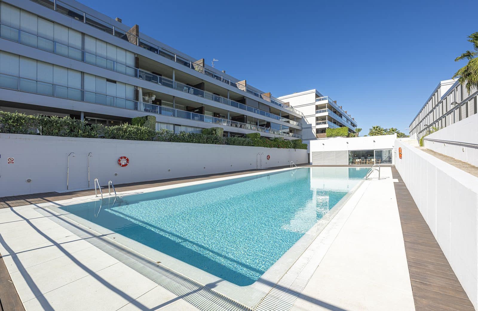 3 Zimmer Apartment zu verkaufen in Manilva mit Pool Garage - 450.000 € (Ref: 9744298)