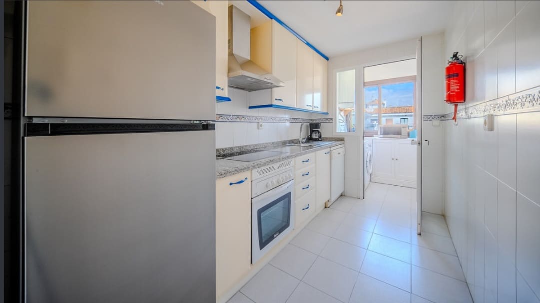 2 Zimmer Penthouse zu verkaufen in La Duquesa / Puerto de la Duquesa mit Pool - 359.000 € (Ref: 9745079)