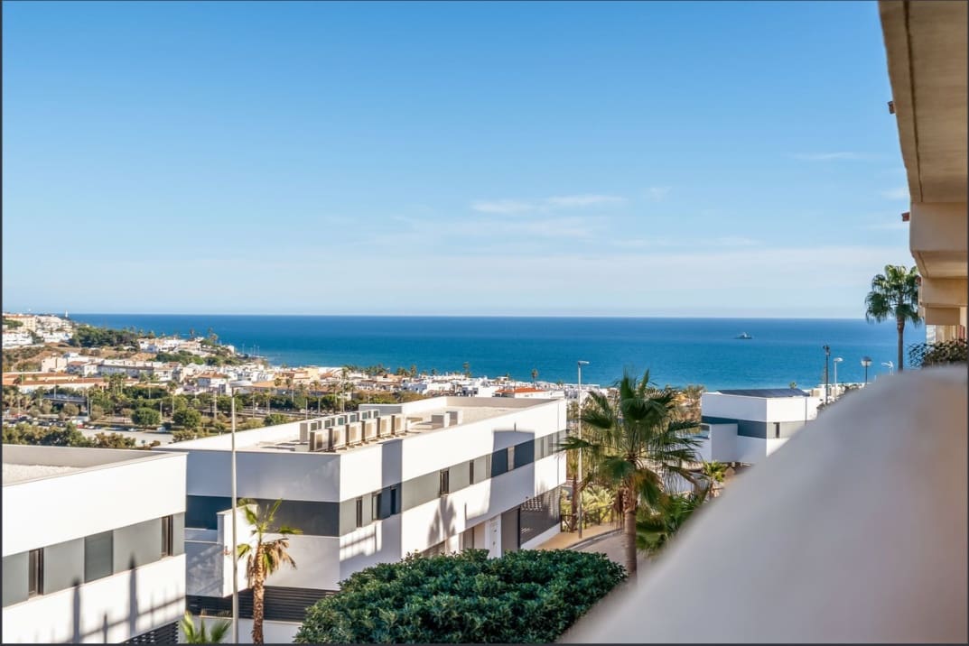 Apartamento de 2 habitaciones en La Cala de Mijas en venta con piscina garaje - 359.000 € (Ref: 9745093)