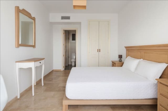 2 Zimmer Apartment zu verkaufen in La Duquesa / Puerto de la Duquesa, Manilva mit Pool - 195.000 € (Ref: 9745113)