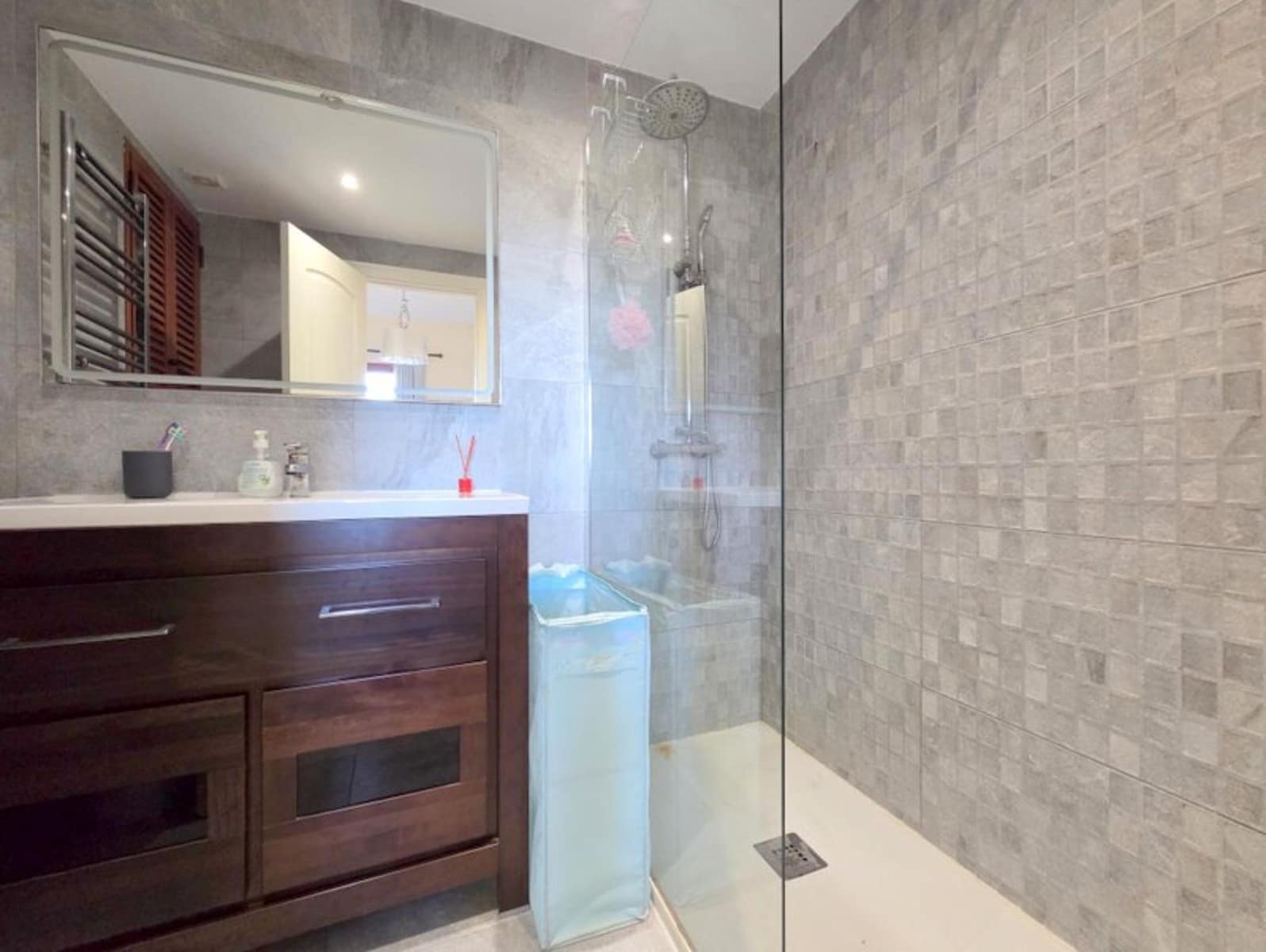 2 sypialnia Apartament na sprzedaż w La Duquesa / Puerto de la Duquesa z basenem - 265 000 € (Ref: 9745846)