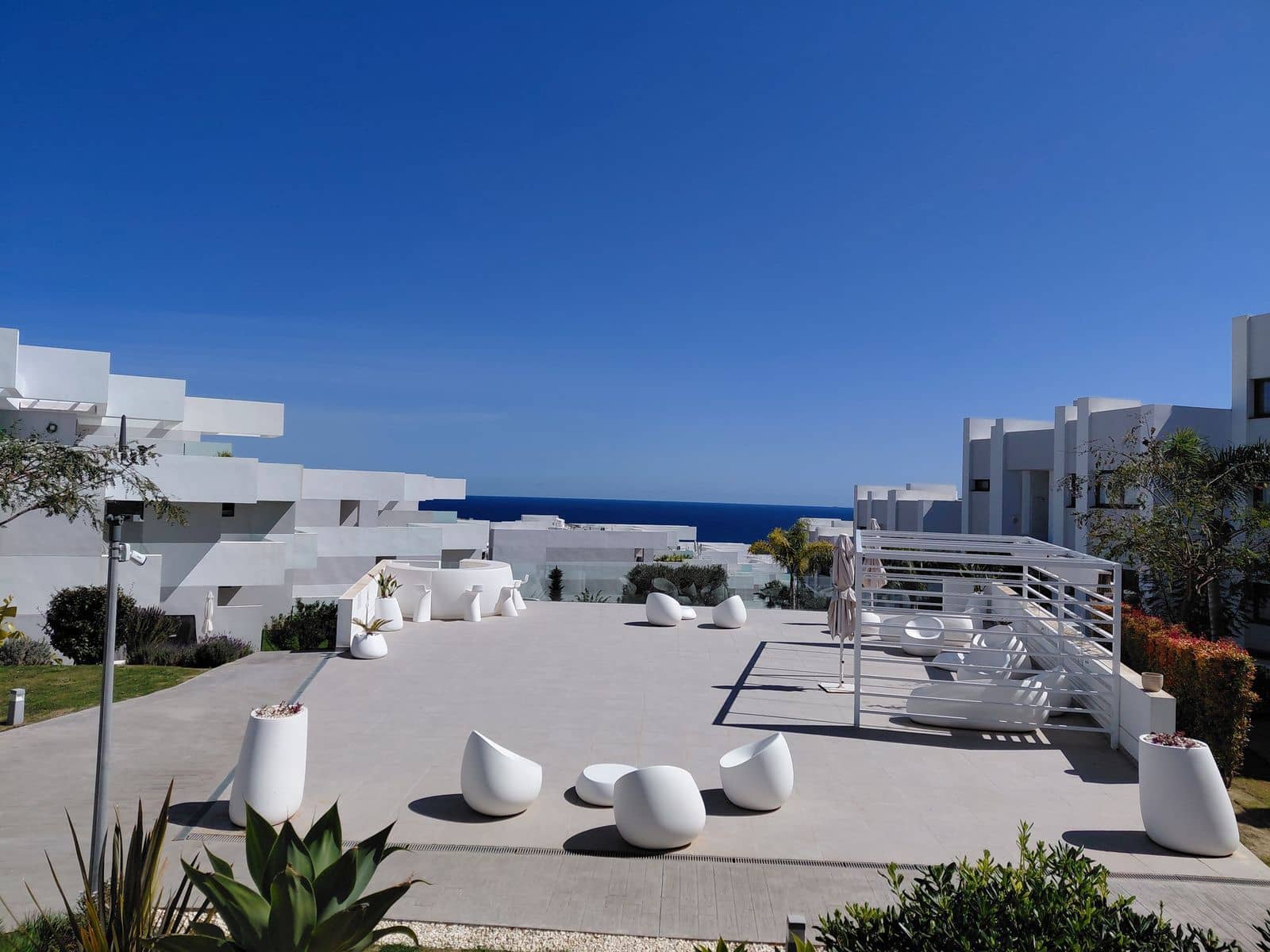 2 sovrum Lägenhet till salu i La Duquesa / Puerto de la Duquesa med pool garage - 399 000 € (Ref: 9745870)