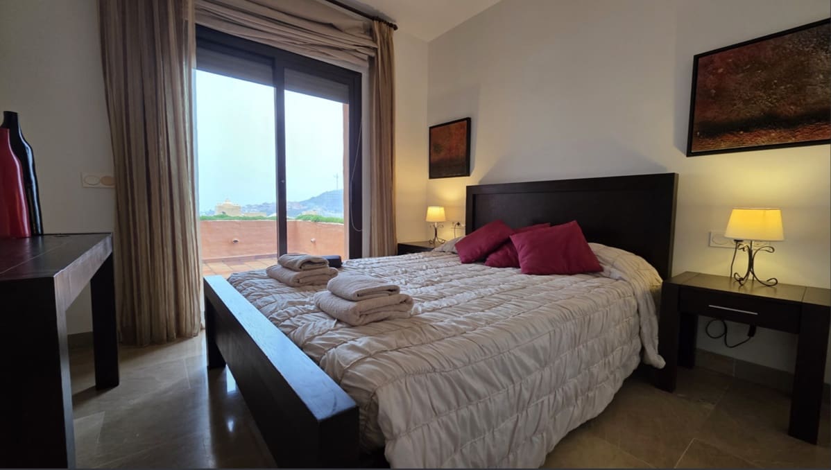 3 chambre Appartement à vendre à La Duquesa / Puerto de la Duquesa - 329 000 € (Ref: 9745913)