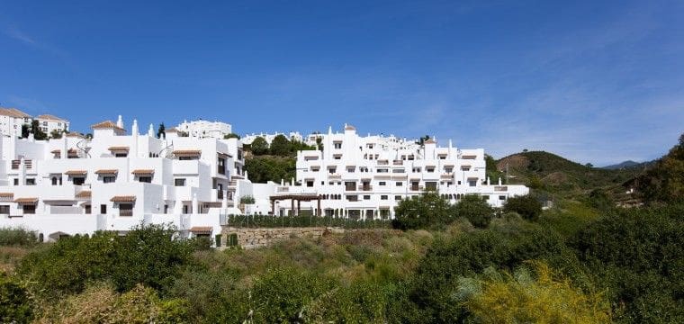3 bedroom Apartment for sale in New Golden Mile with pool - € 450,000 (Ref: 9746668)