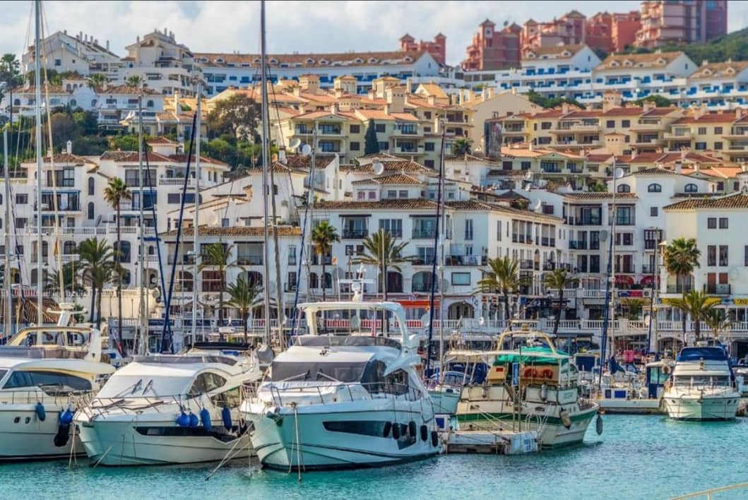 2 chambre Appartement à vendre à La Duquesa / Puerto de la Duquesa - 285 000 € (Ref: 9746739)