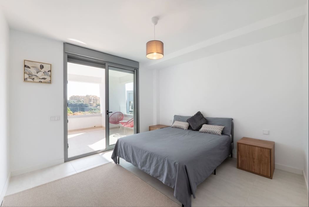 2 Zimmer Apartment zu verkaufen in Estepona mit Pool - 495.000 € (Ref: 9747099)