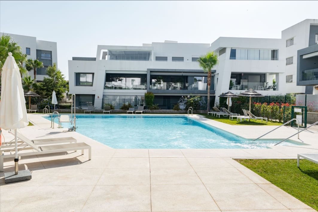 2 Zimmer Apartment zu verkaufen in Estepona mit Pool - 495.000 € (Ref: 9747099)