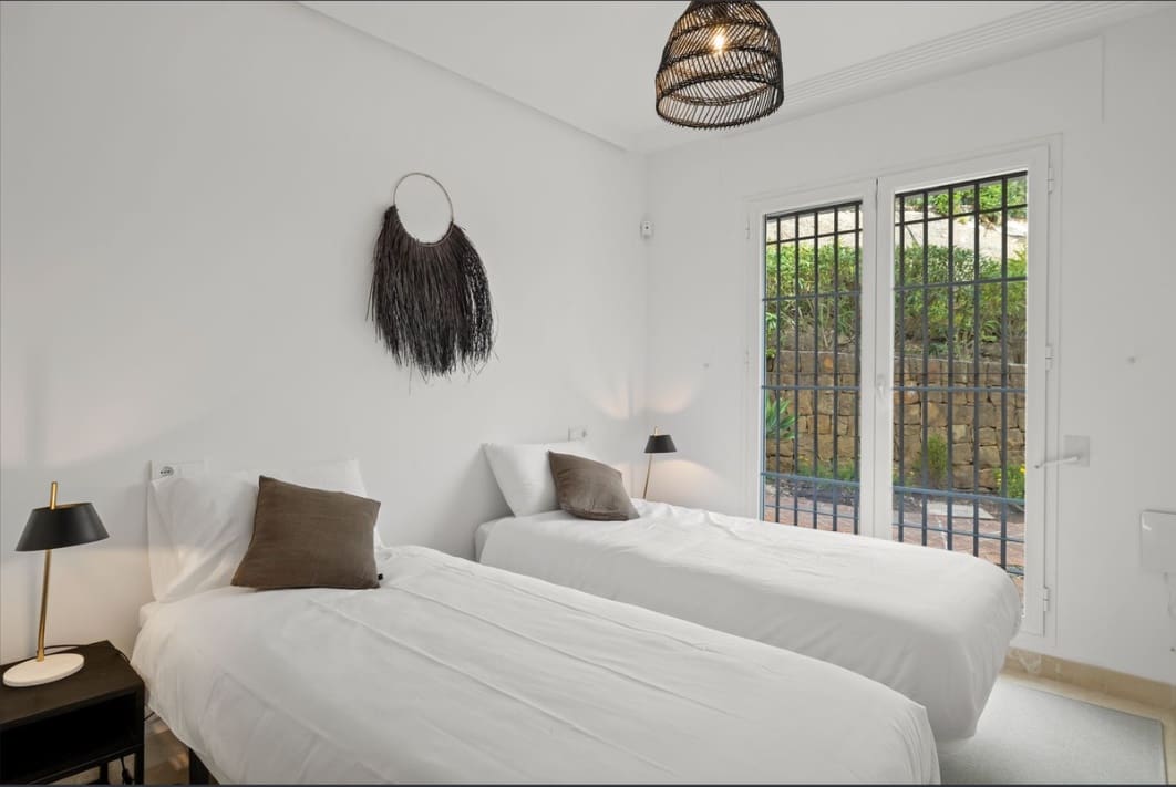 Apartamento de 2 habitaciones en Benahavís en venta con piscina garaje - 455.000 € (Ref: 9747123)