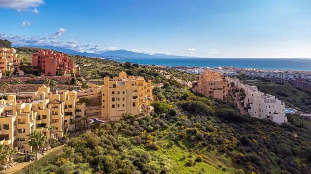 2 chambre Appartement à vendre à La Duquesa / Puerto de la Duquesa, Manilva avec piscine - 315 000 € (Ref: 9749217)