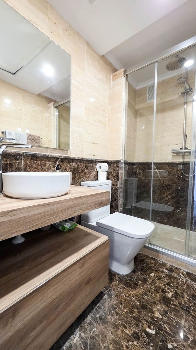 2 makuuhuone Huoneisto myytävänä paikassa La Duquesa / Puerto de la Duquesa mukana 
autotalli - 395 000 € (Ref: 9749240)