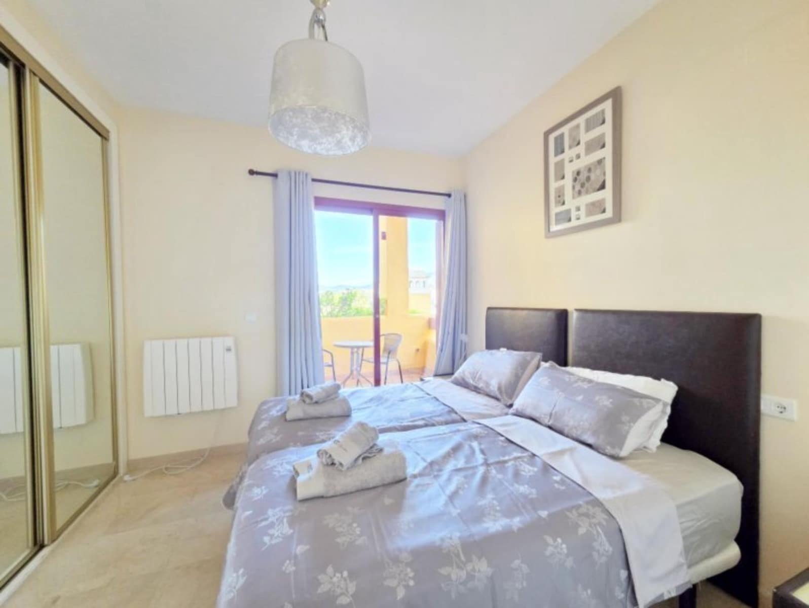 2 sovrum Lägenhet till salu i La Duquesa / Puerto de la Duquesa med pool - 265 000 € (Ref: 9749273)