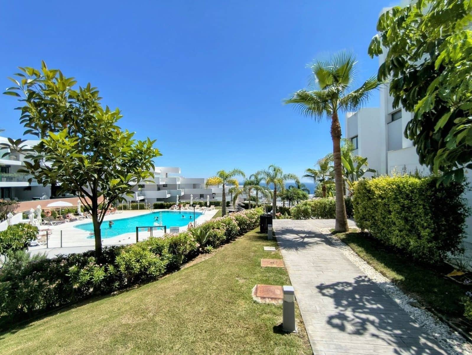 2 Zimmer Apartment zu verkaufen in La Duquesa / Puerto de la Duquesa mit Pool Garage - 399.000 € (Ref: 9749338)