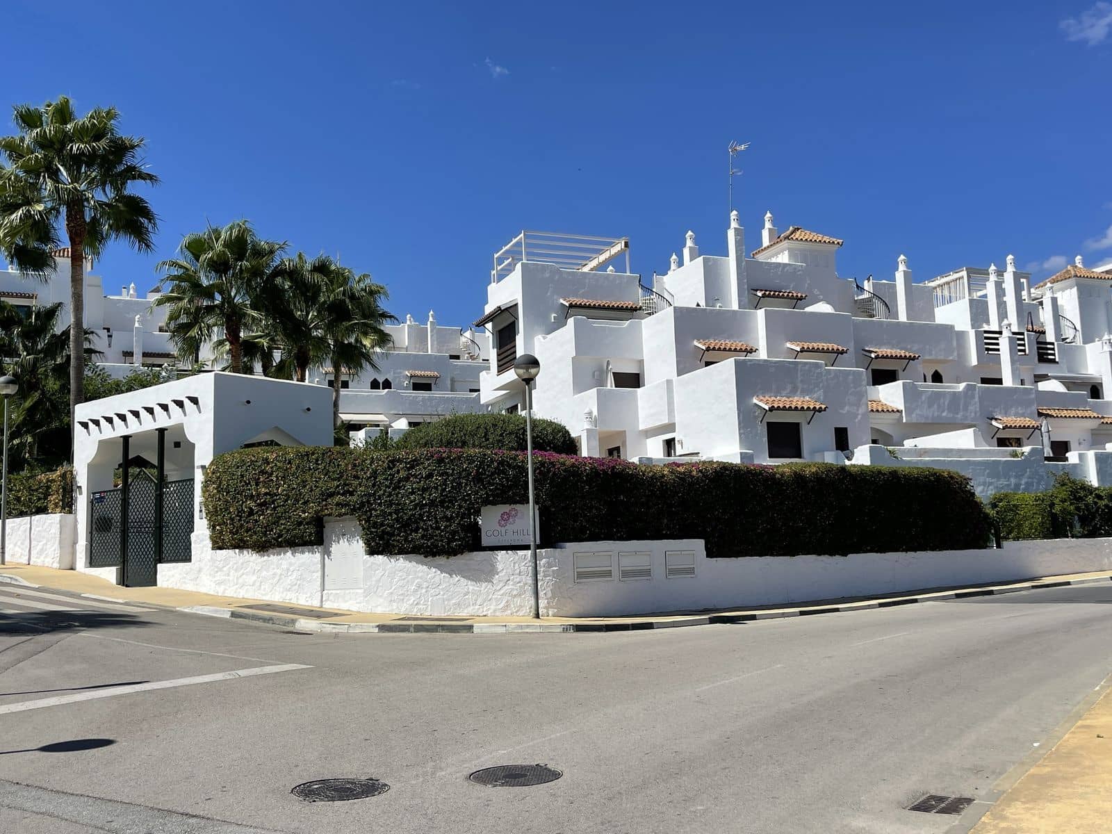 3 sovrum Lägenhet till salu i New Golden Mile med pool - 450 000 € (Ref: 9752391)