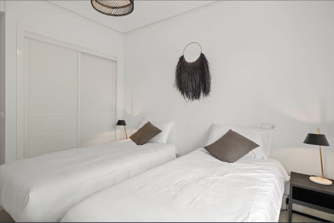 Apartamento de 2 habitaciones en Benahavís en venta con piscina garaje - 455.000 € (Ref: 9753457)