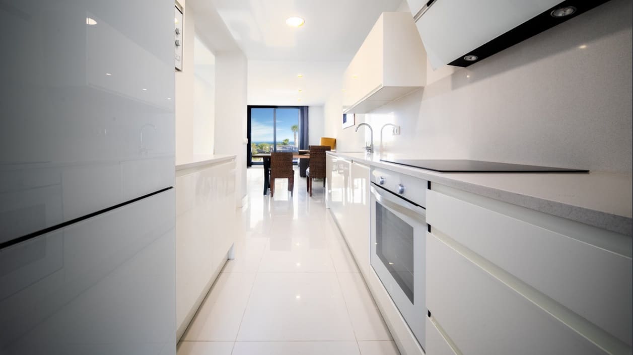 2 makuuhuone Huoneisto myytävänä paikassa Manilva mukana uima-altaan - 329 000 € (Ref: 9753468)