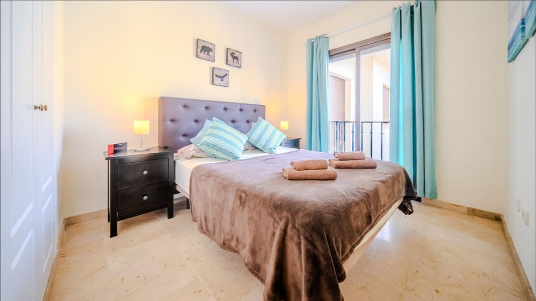 2 soverom Penthouse til salgs i La Duquesa / Puerto de la Duquesa med svømmebasseng - € 359 000 (Ref: 9757900)