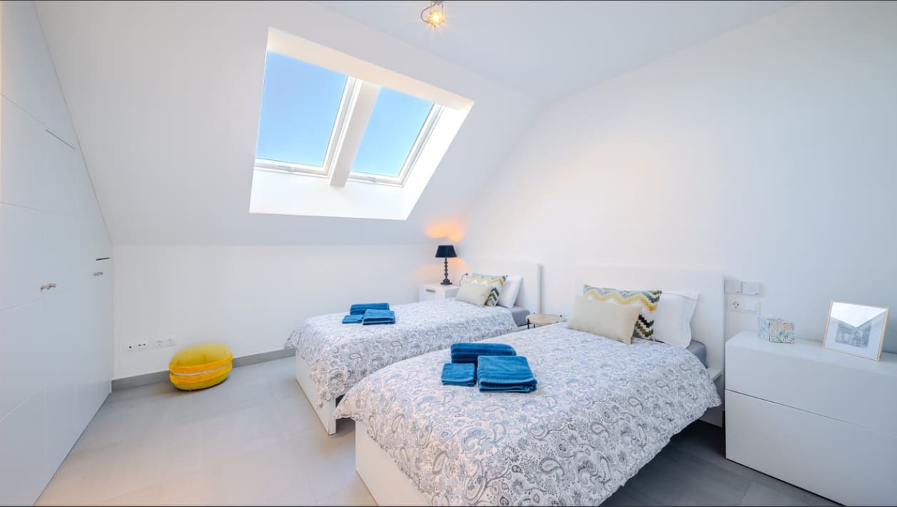 2 soverom Penthouse til salgs i La Duquesa / Puerto de la Duquesa med svømmebasseng - € 365 000 (Ref: 9757911)