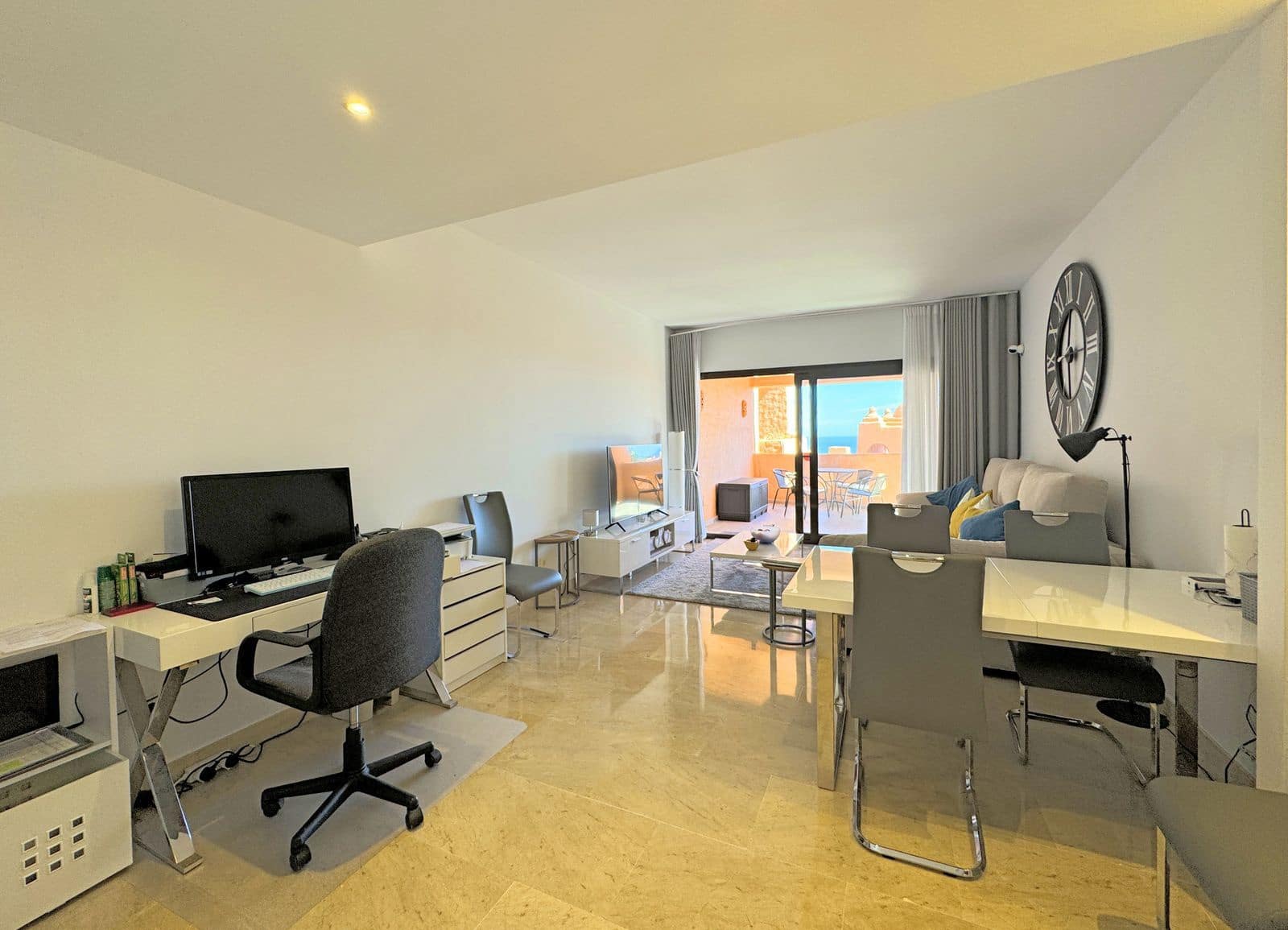 2 soverom Leilighet til salgs i La Duquesa / Puerto de la Duquesa med svømmebasseng - € 315 000 (Ref: 9757916)