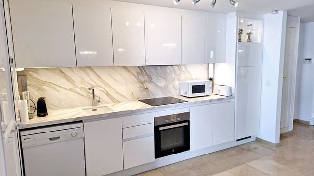 2 soverom Leilighet til salgs i La Duquesa / Puerto de la Duquesa, Manilva med svømmebasseng garasje - € 470 000 (Ref: 9757920)