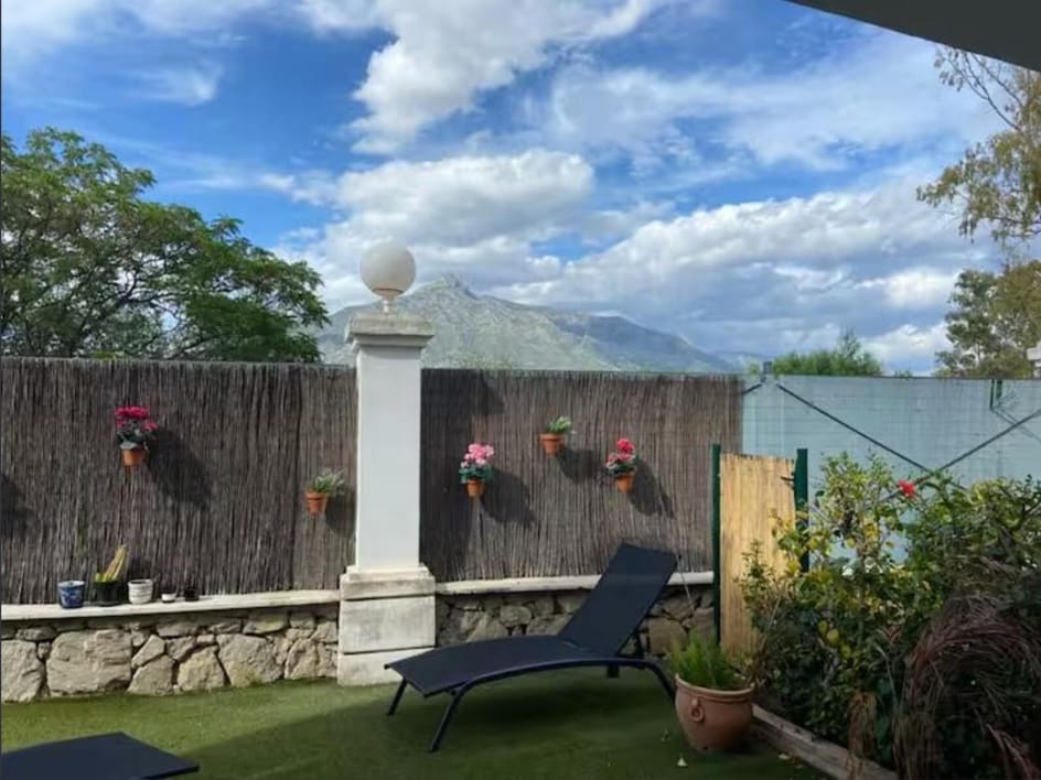 2 soveværelse Lejlighed til salg i Aloha Golf med swimmingpool garage - € 430.000 (Ref: 9759509)