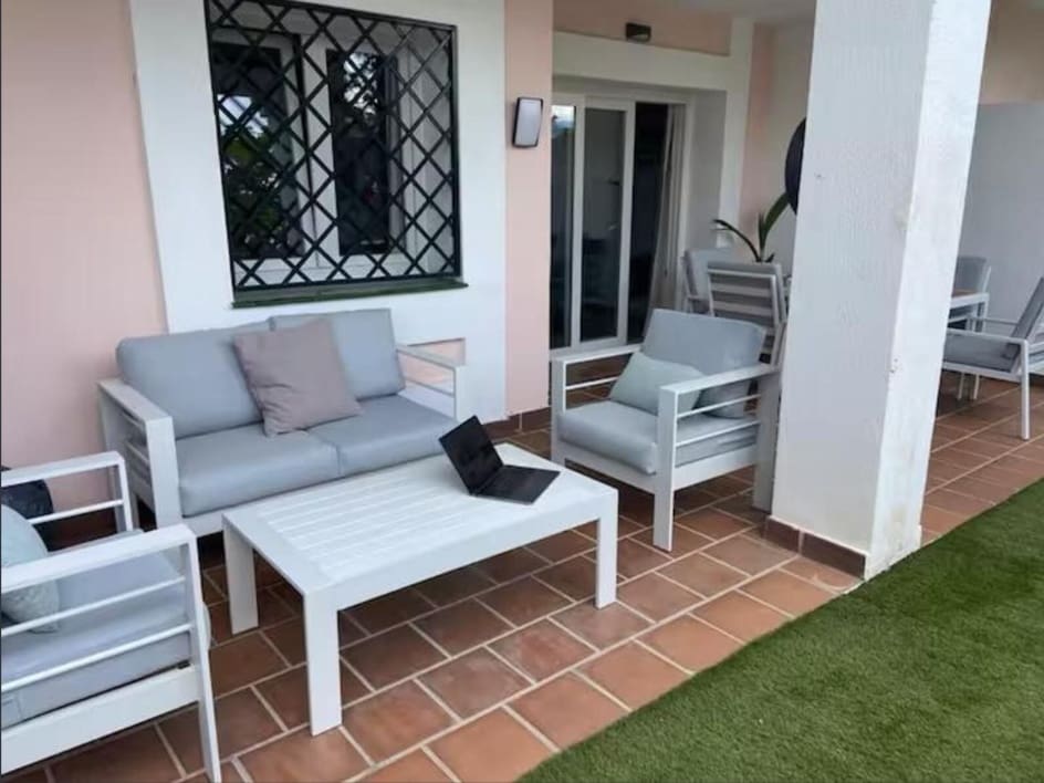 2 soveværelse Lejlighed til salg i Aloha Golf med swimmingpool garage - € 430.000 (Ref: 9759509)