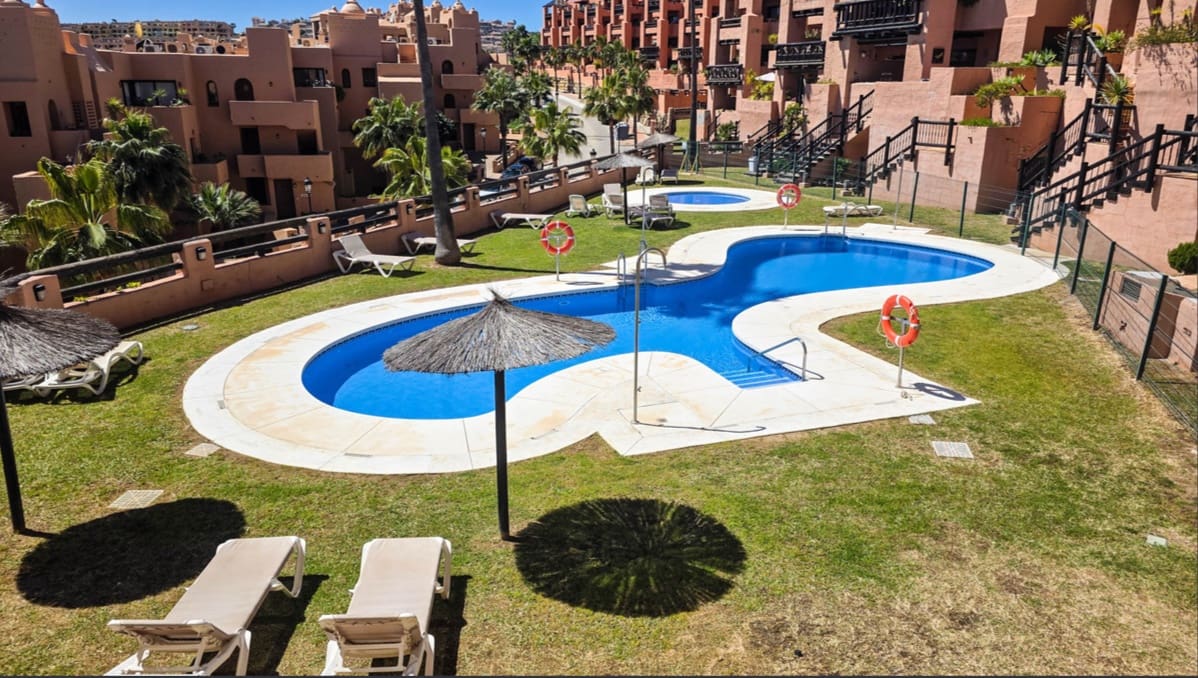 3 soverom Leilighet til salgs i La Duquesa / Puerto de la Duquesa - € 329 000 (Ref: 9759587)