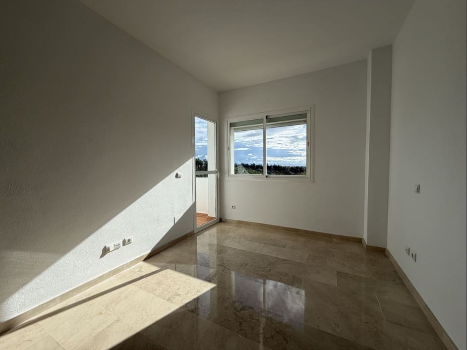 3 chambre Penthouse à vendre à New Golden Mile avec piscine garage - 375 000 € (Ref: 9761340)