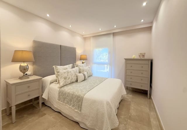 3 chambre Appartement à vendre à La Duquesa / Puerto de la Duquesa, Manilva avec piscine garage - 398 000 € (Ref: 9763943)