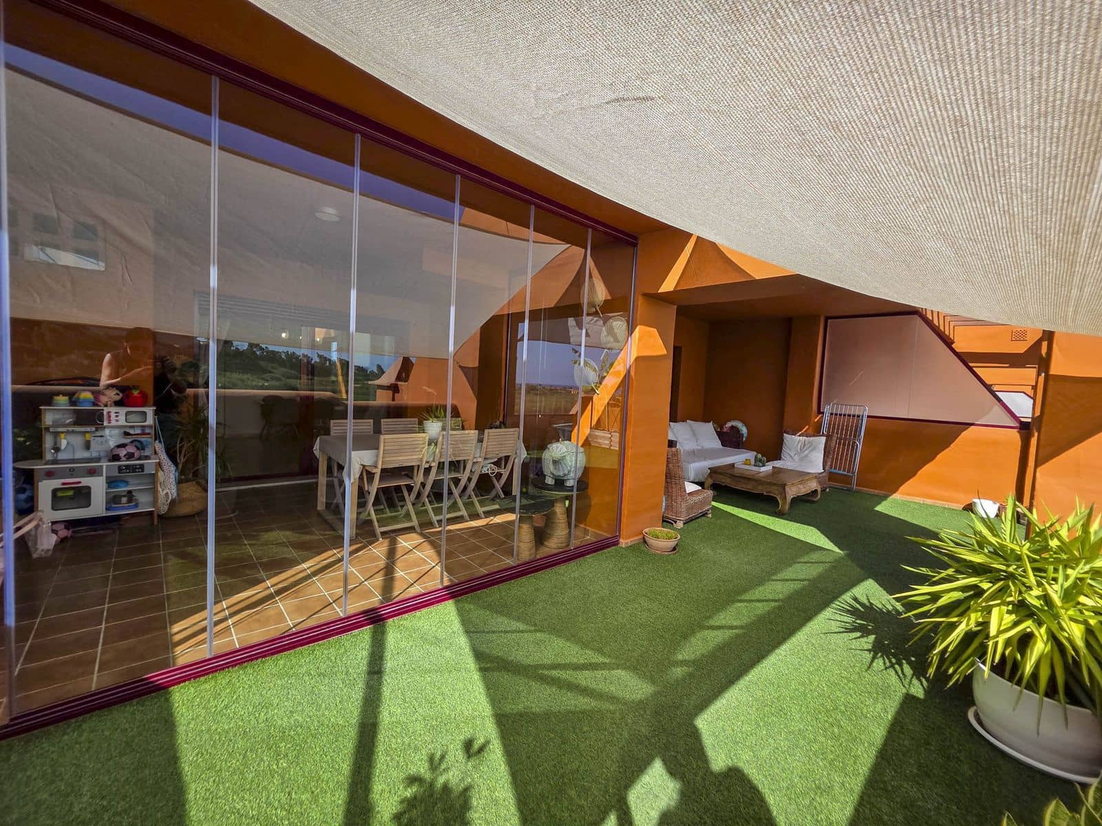 3 sypialnia Apartament na sprzedaż w La Duquesa / Puerto de la Duquesa z basenem - 480 000 € (Ref: 9764747)