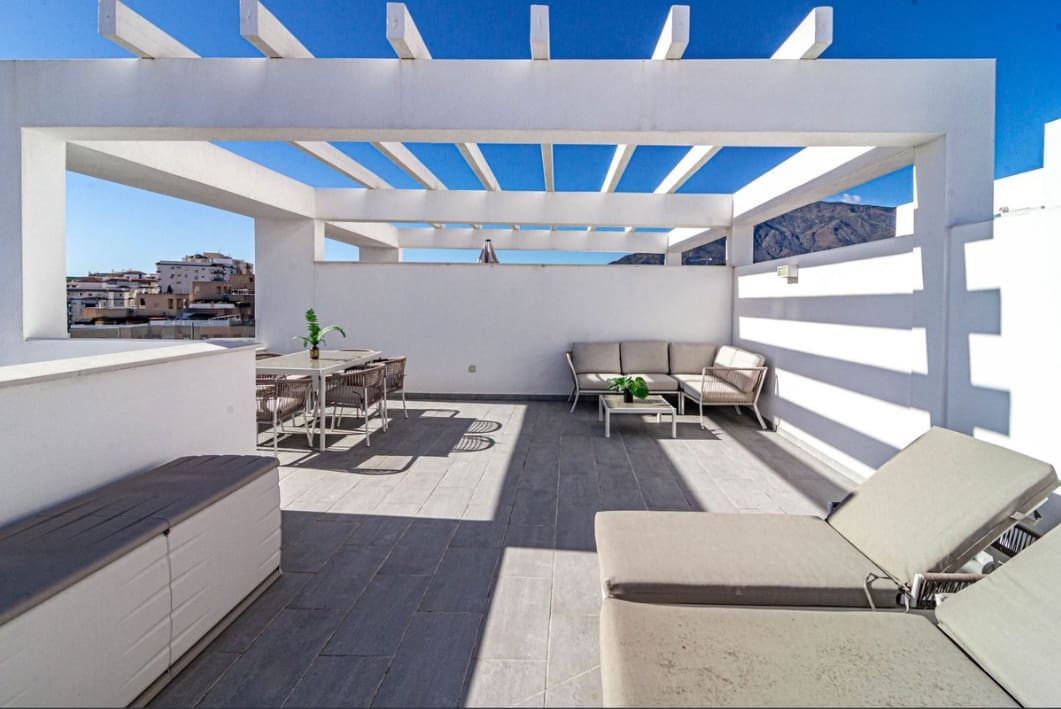 2 makuuhuone Kattohuoneisto myytävänä paikassa Estepona mukana uima-altaan - 525 000 € (Ref: 9764759)