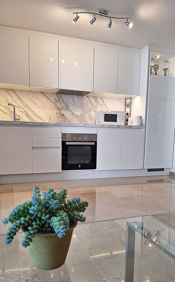 2 slaapkamer Appartement te koop in La Duquesa / Puerto de la Duquesa met zwembad garage - € 470.000 (Ref: 9764781)