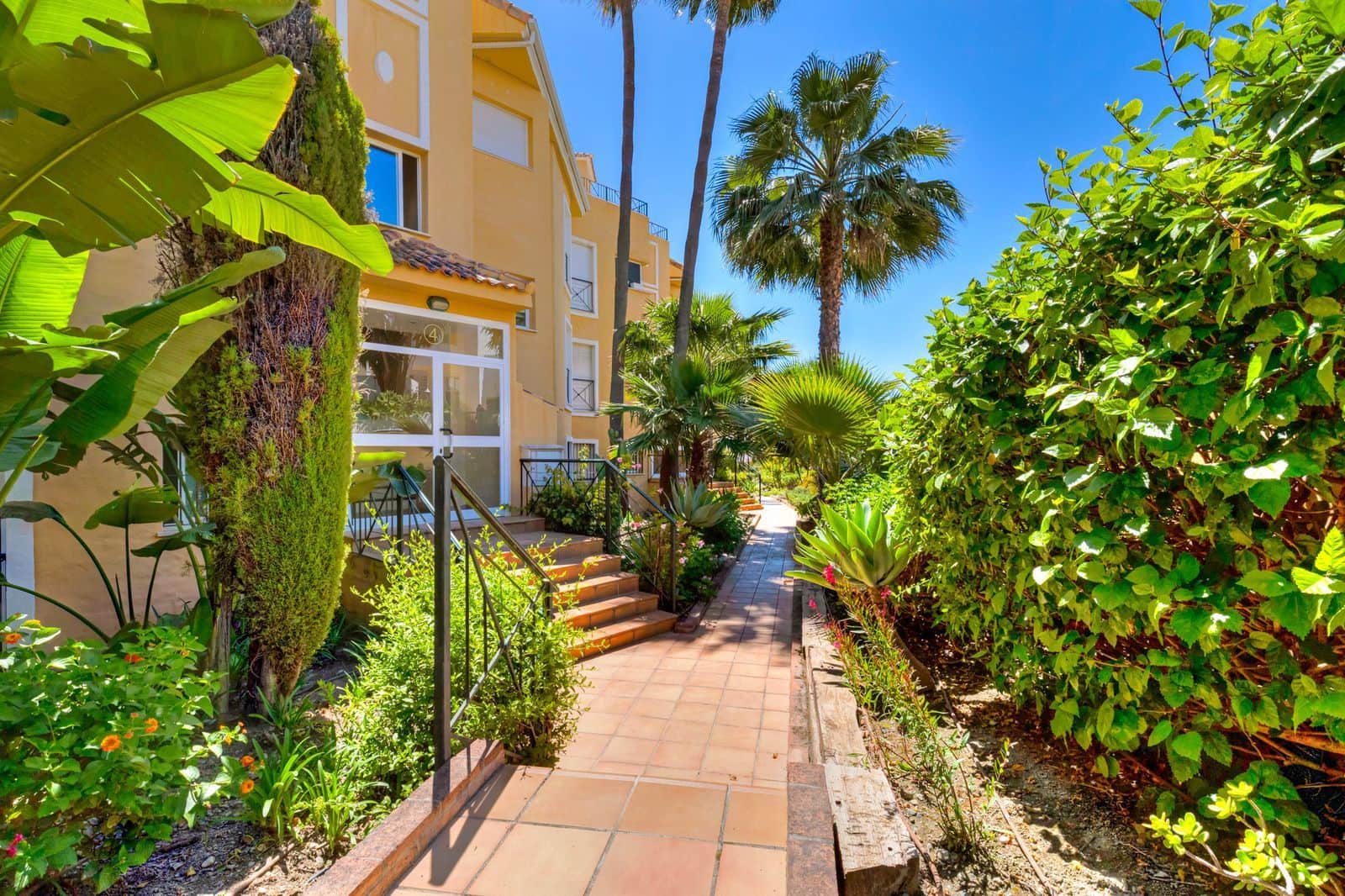 2 Zimmer Apartment zu verkaufen in Bel-Air mit Pool Garage - 299.000 € (Ref: 9771948)