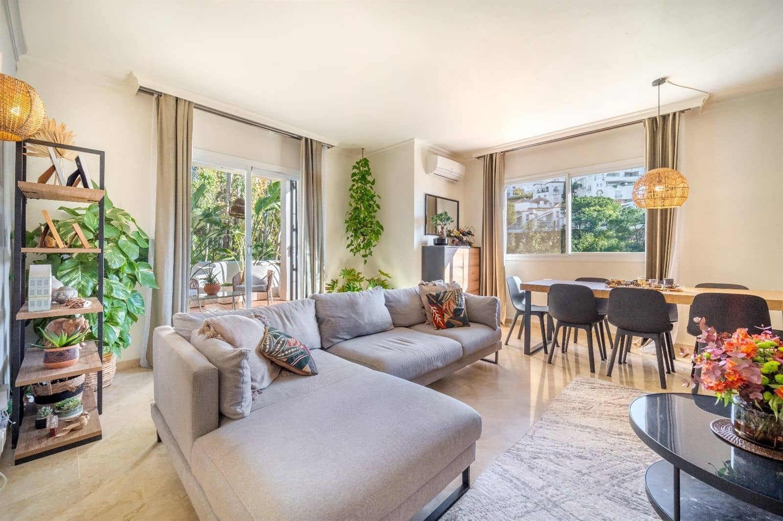 3 bedroom Apartment for sale in La Quinta with pool garage - € 583,500 (Ref: 9776913)